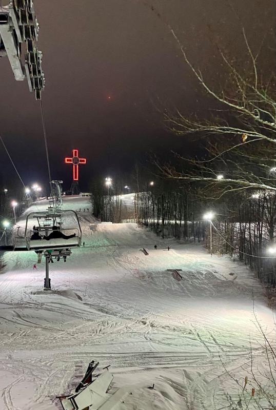 2 janvier 2021 au Parc du Mont-Bellevue Wow !  Enfin de la nouvelle neige.  Ambiance extra avec un s