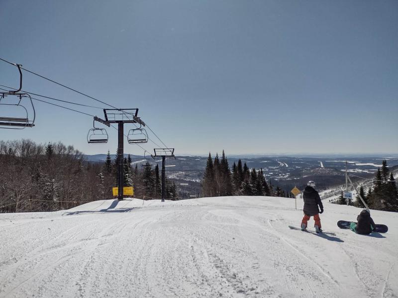 Station touristique Stoneham - Une neige granuleuse travaillée